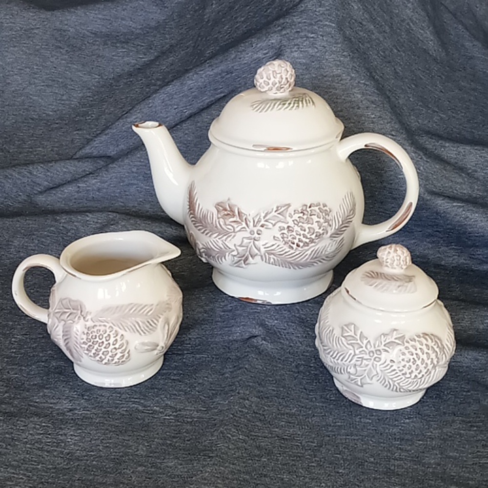 Pine Branch/Holly Teapot, Sugar & Creamer Set